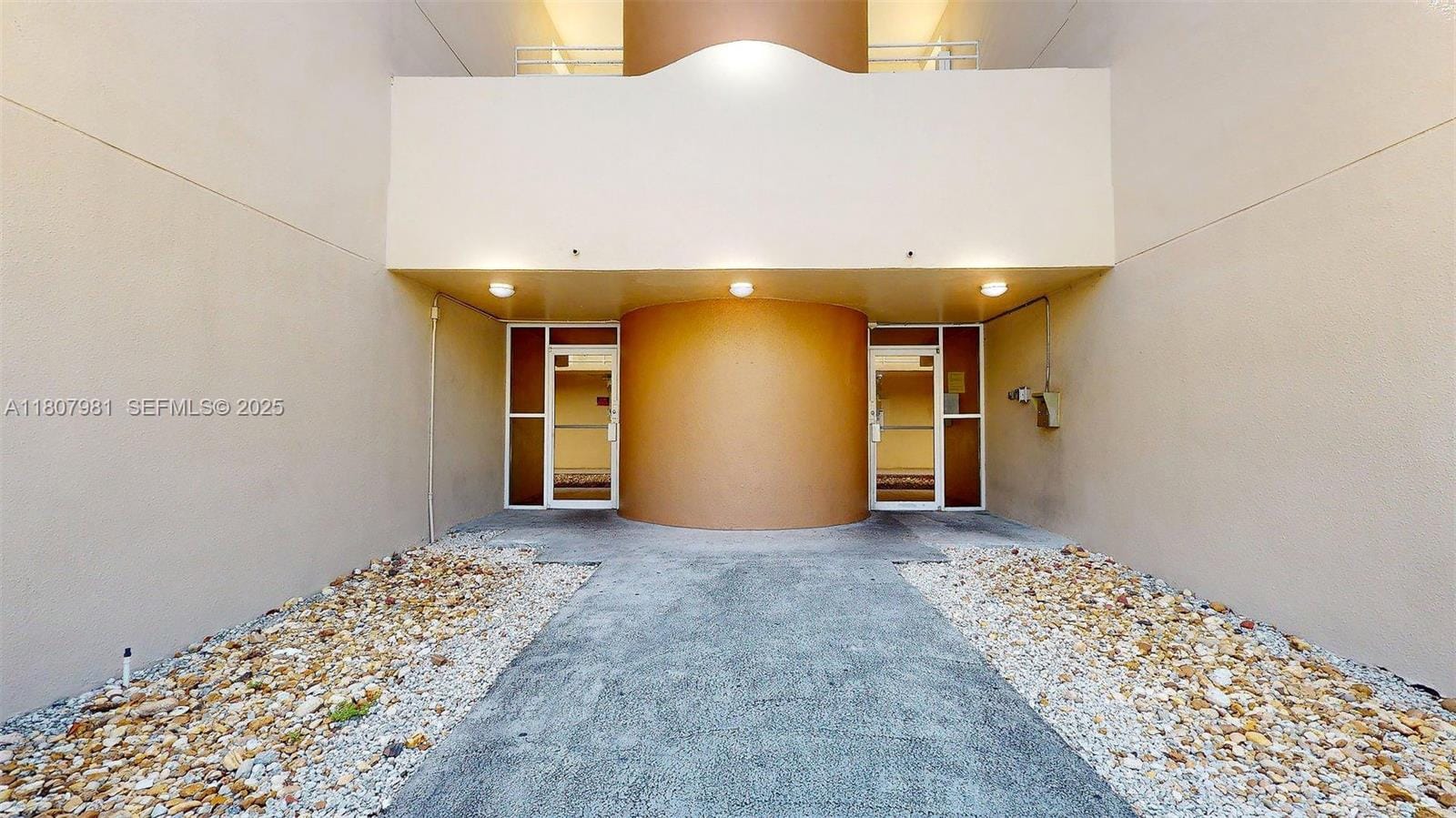 8050 NW 8th Street 1105, Miami, FL 33126 photo 2