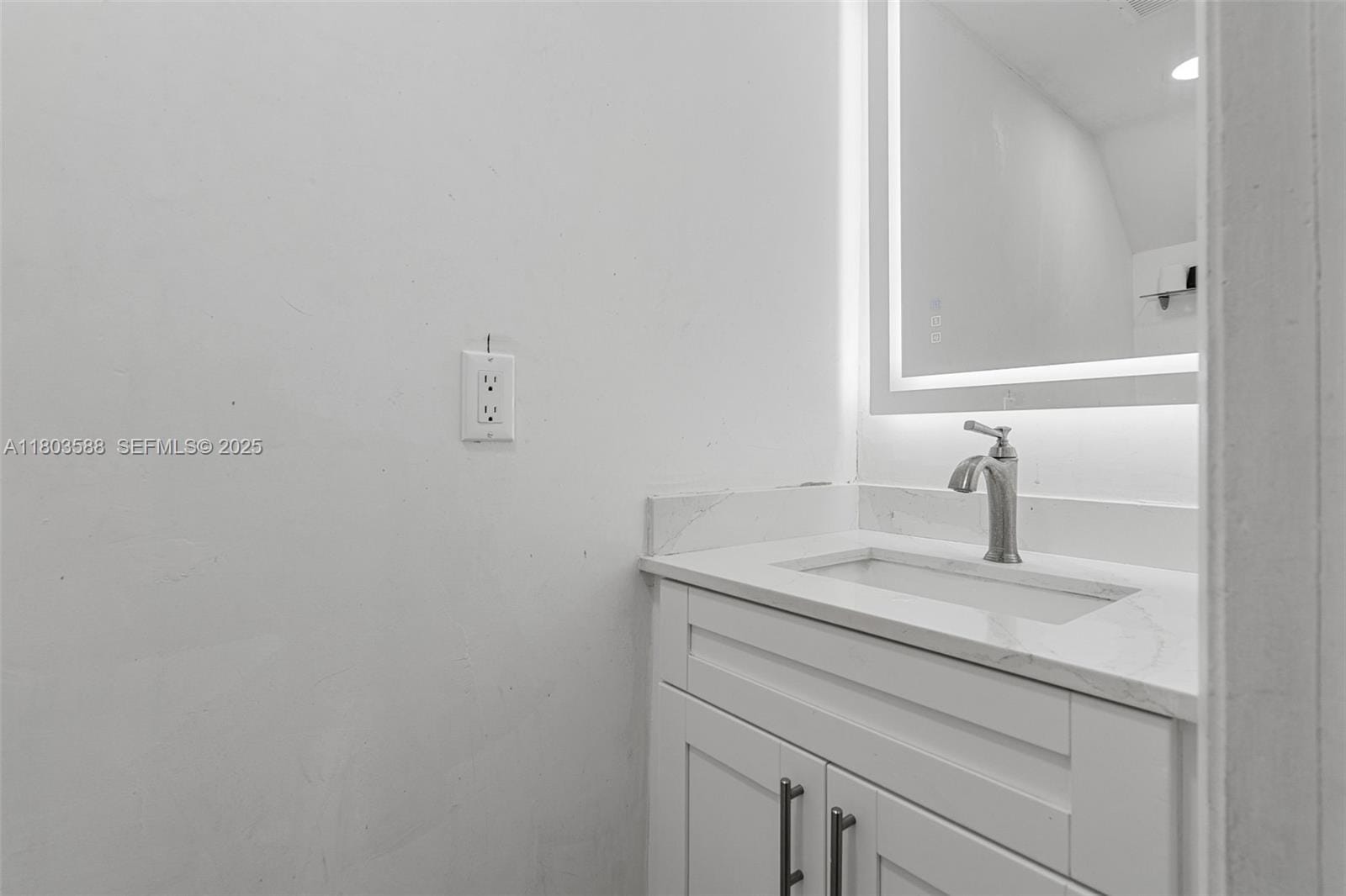 5530 W 26th Court 209, Hialeah, FL 33016 photo 8