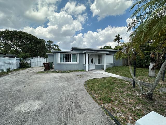 315 W 44th Street, sold in Andrews Park, Hialeah, FL
