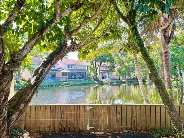 711 E Coco Plum Circle 5, sold in Majestic View Condo Numbe, Plantation, FL