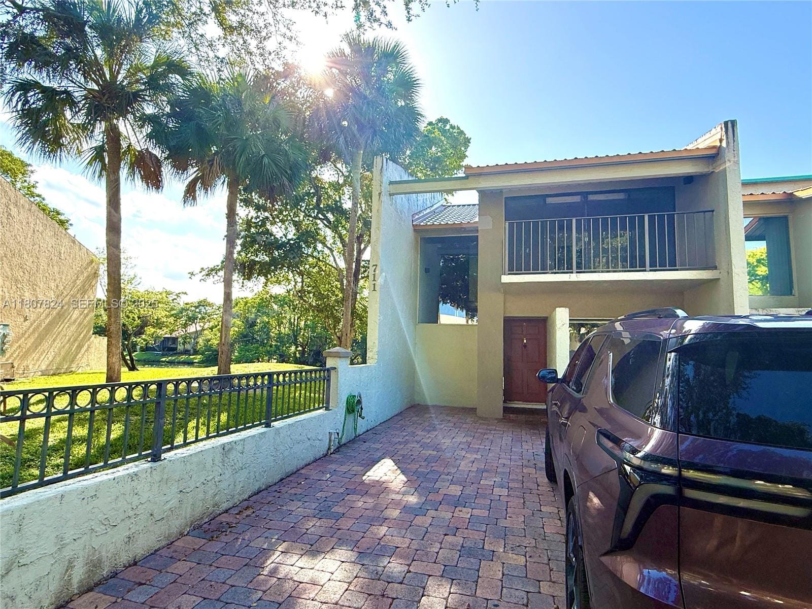 711 E Coco Plum Circle 5, Plantation, FL 33324 photo 2