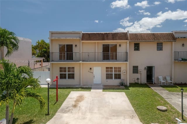 11253 SW 33rd Cir Place, Miami, FL 33165