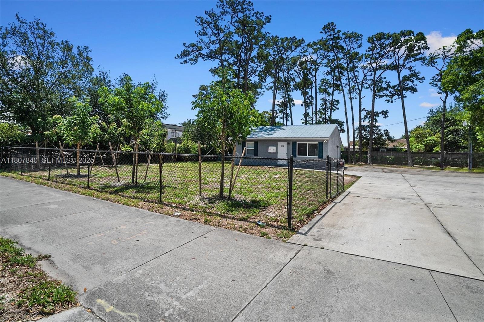 4736 Lake Worth Road — photo 5