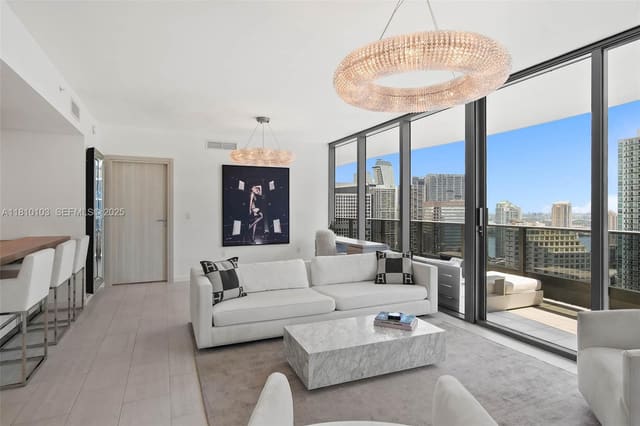 1000 Brickell Plaza 4209, Miami, FL 33131