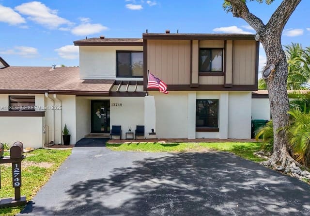 12749 SW 71st Terrace, sold in Woodgate, Fort Lauderdale, FL