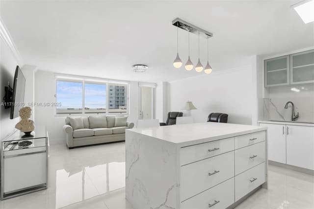 7135 Collins Avenue 624, Miami Beach, FL 33141