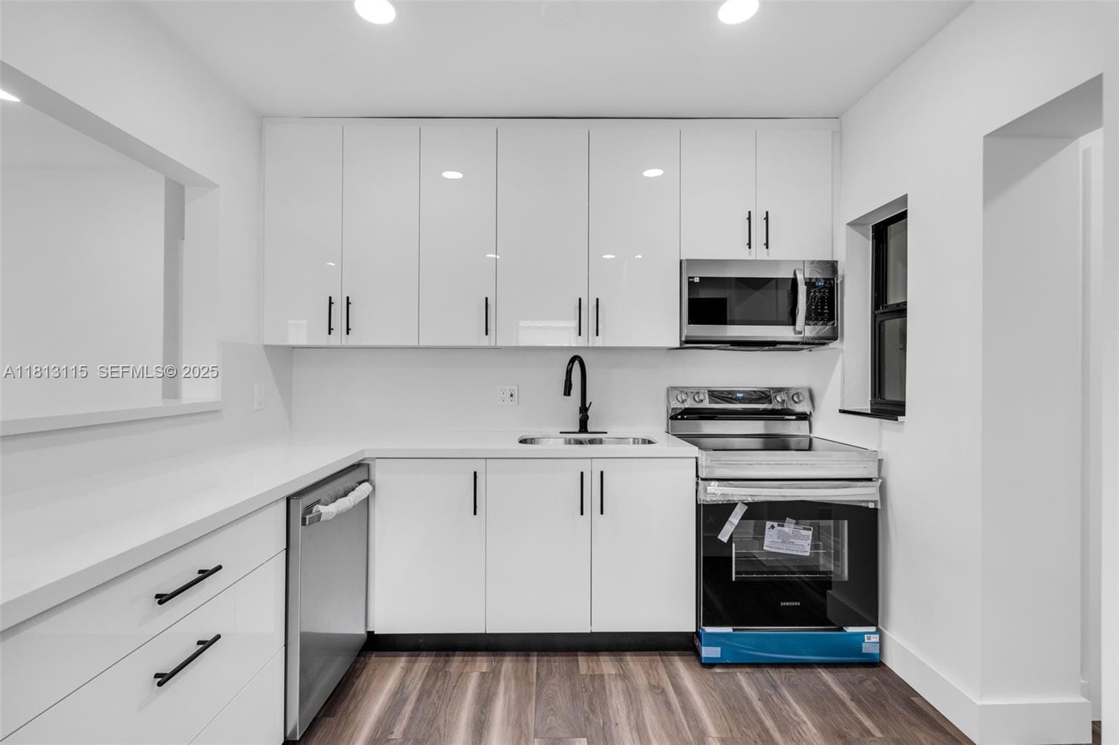 1000 NW 35th Court — photo 8