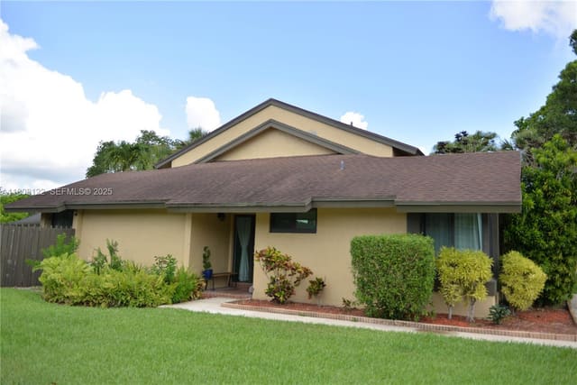 8789 Cleary Boulevard, sold in Horizon West Condo, South Palm Beach, FL