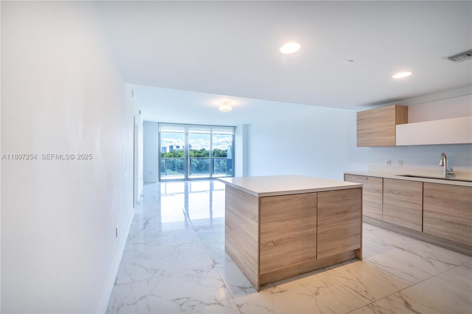 16385 Biscayne Boulevard 417 — photo 2
