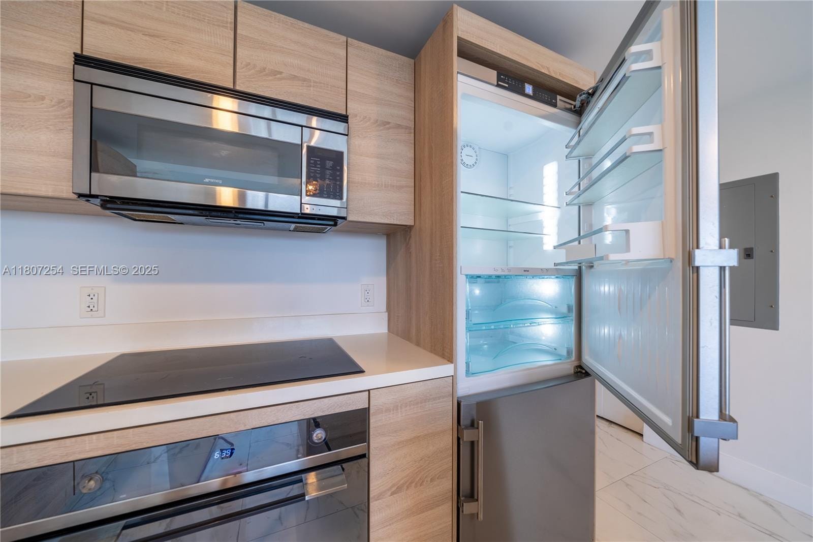 16385 Biscayne Boulevard 417, North Miami Beach, FL 33160 photo 17