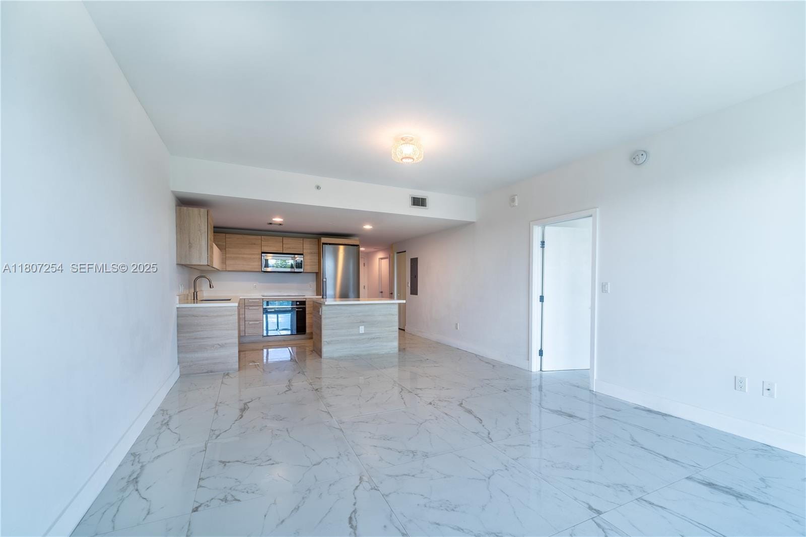16385 Biscayne Boulevard 417, North Miami Beach, FL 33160 photo 19