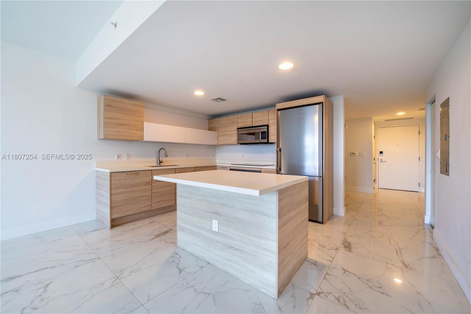 16385 Biscayne Boulevard 417 — photo 3
