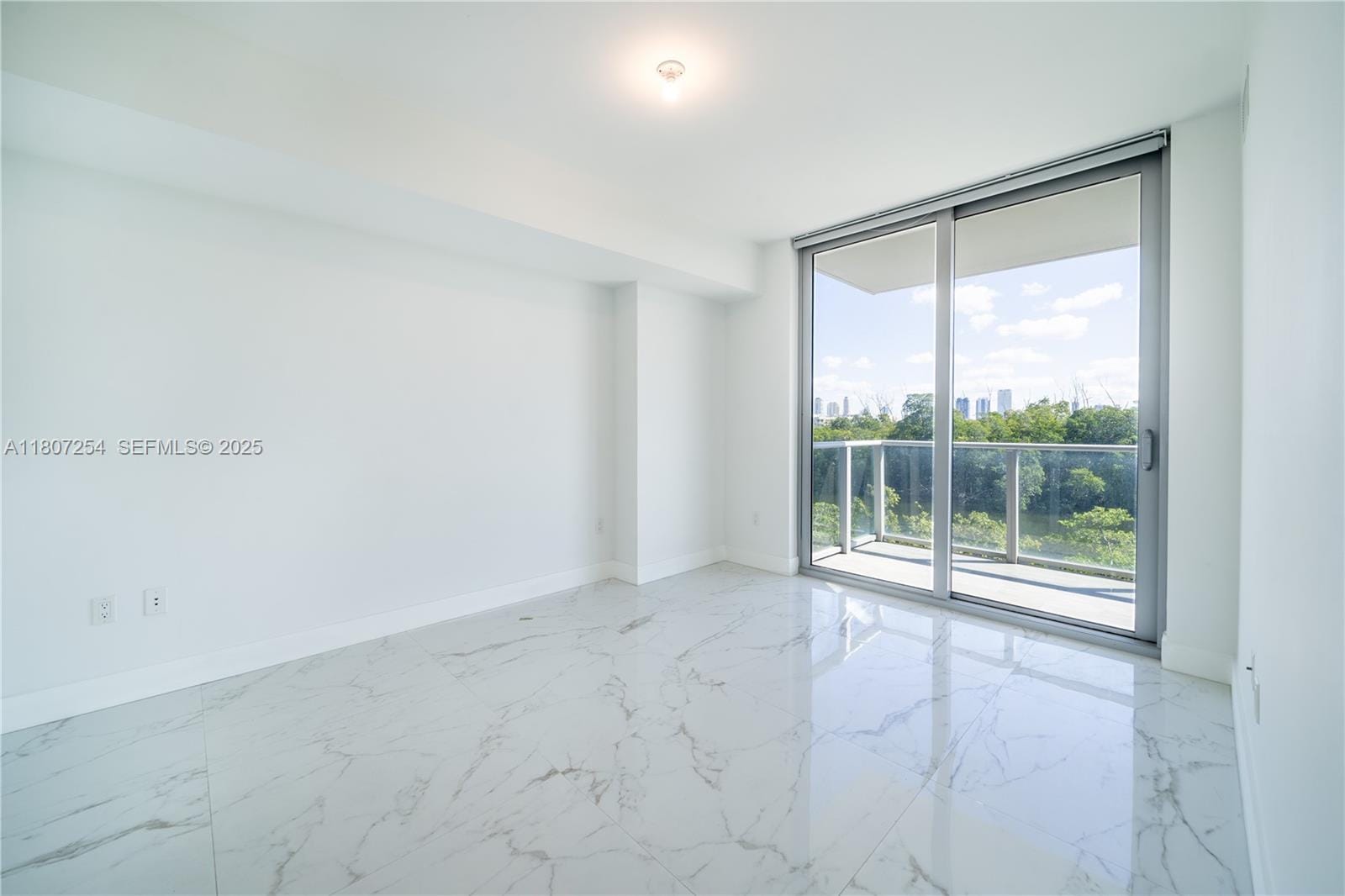 16385 Biscayne Boulevard 417, North Miami Beach, FL 33160 photo 22