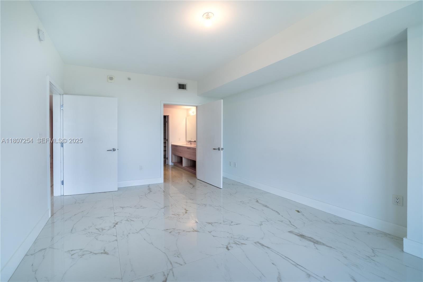 16385 Biscayne Boulevard 417, North Miami Beach, FL 33160 photo 23