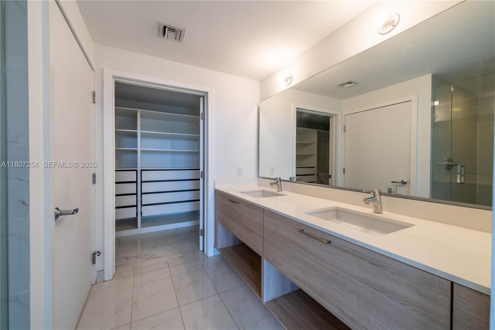 16385 Biscayne Boulevard 417, North Miami Beach, FL 33160 photo 24