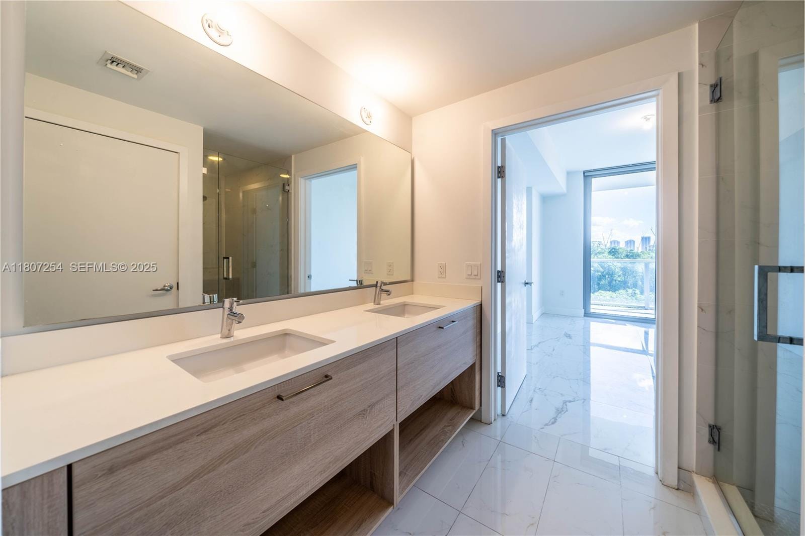 16385 Biscayne Boulevard 417, North Miami Beach, FL 33160 photo 25