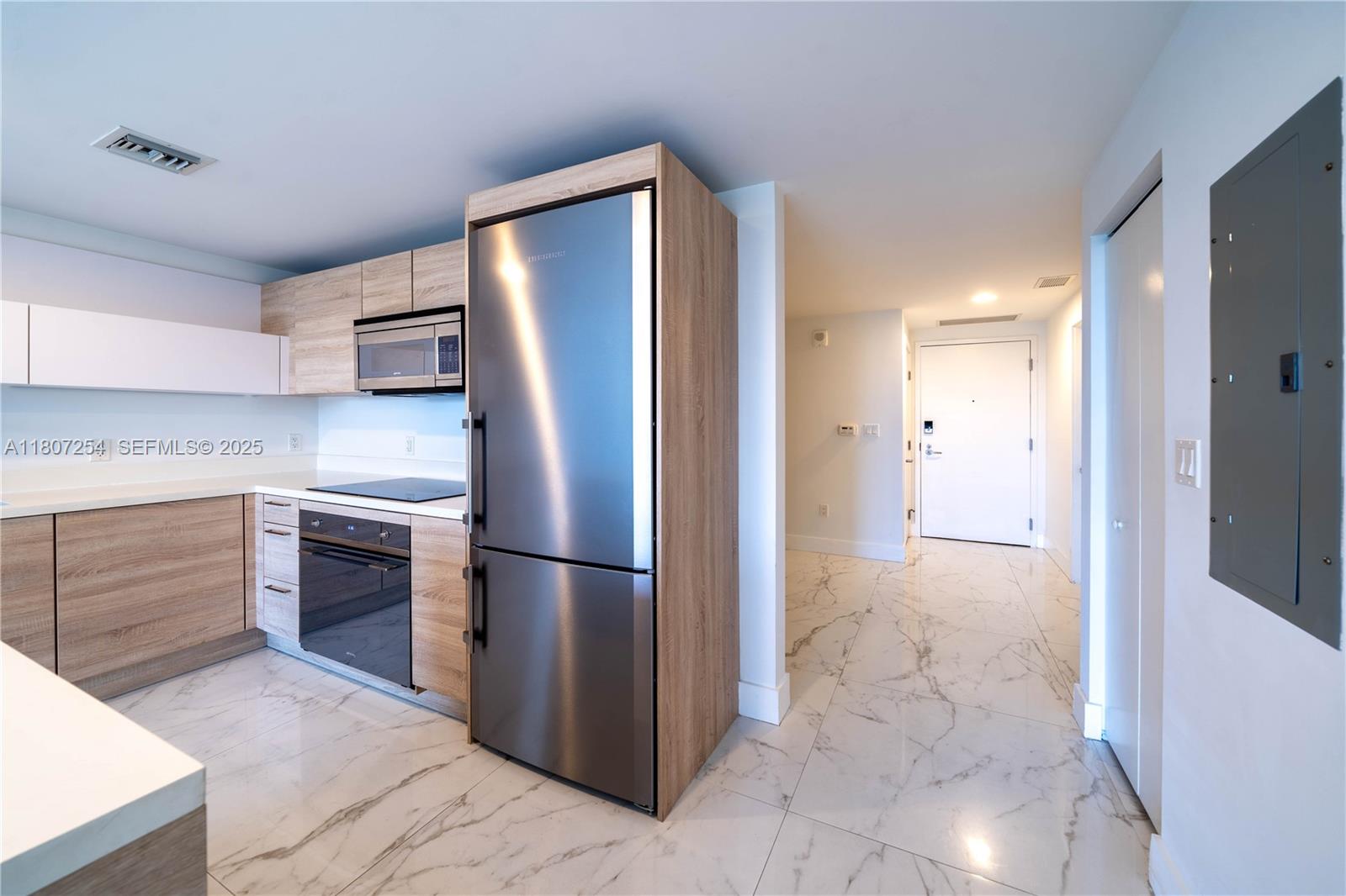 16385 Biscayne Boulevard 417, North Miami Beach, FL 33160, North Miami Beach