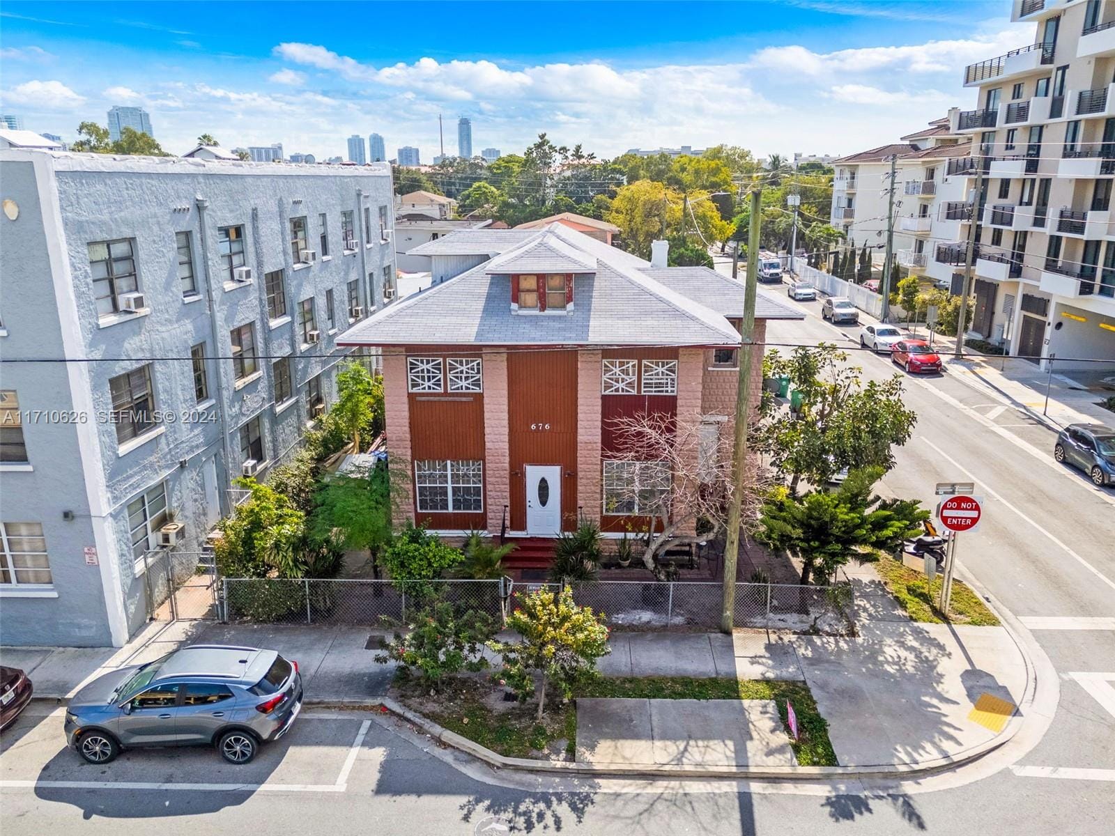 676 SW 1st Street, Miami, FL 33130 photo 8