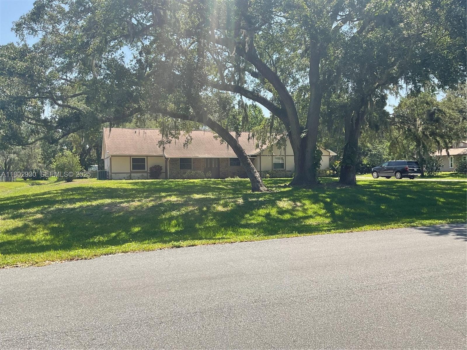 1725 Tanglewood Drive — photo 2
