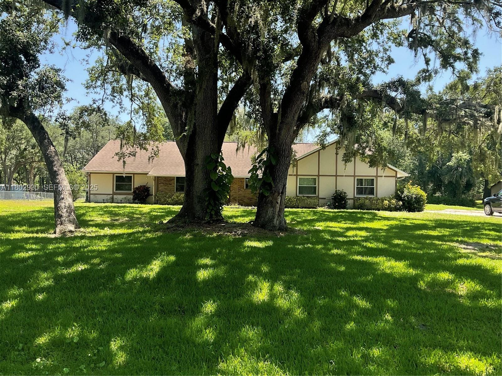 1725 Tanglewood Drive — photo 3