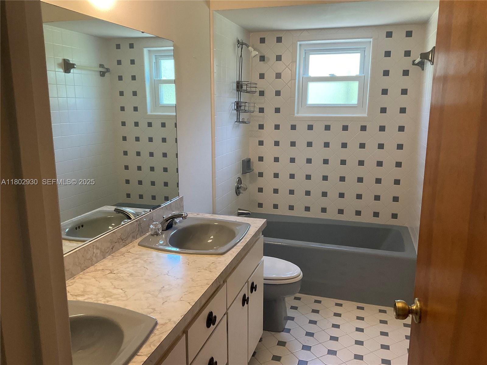 1725 Tanglewood Drive — photo 9