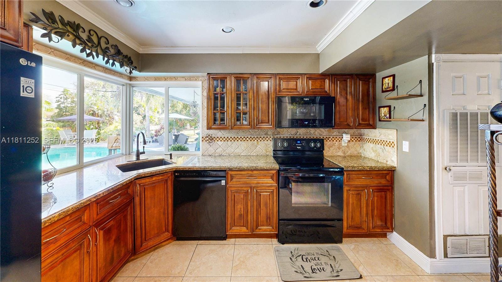 9821 SW 157th Terrace — photo 8