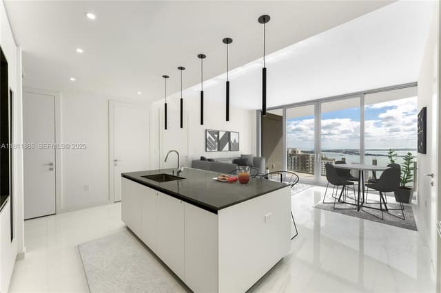 300 Biscayne Blvd Way 3606, sold in Aston Martin, Miami, FL