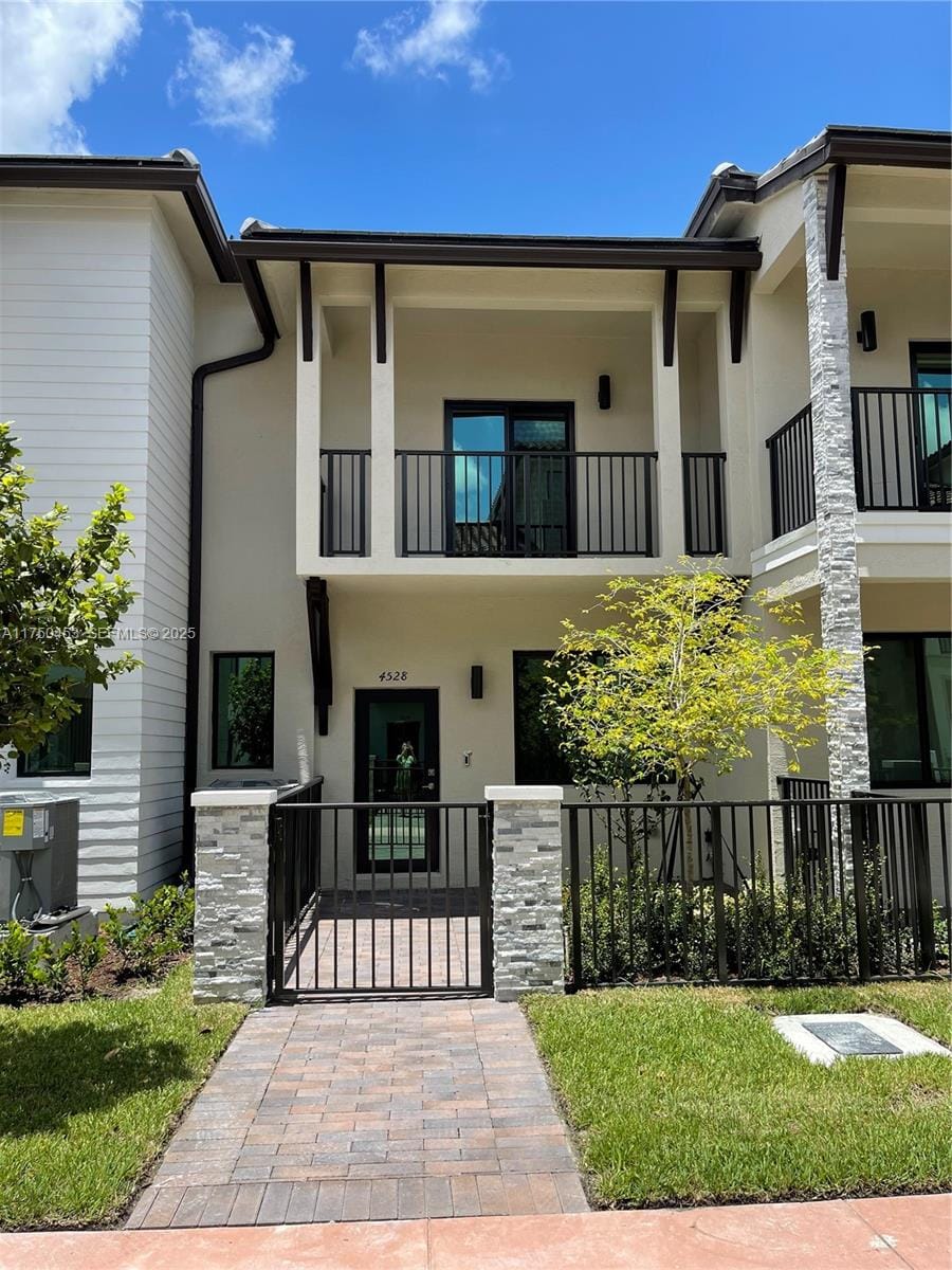 4528 NW 83rd Path 4528, Doral, FL 33166