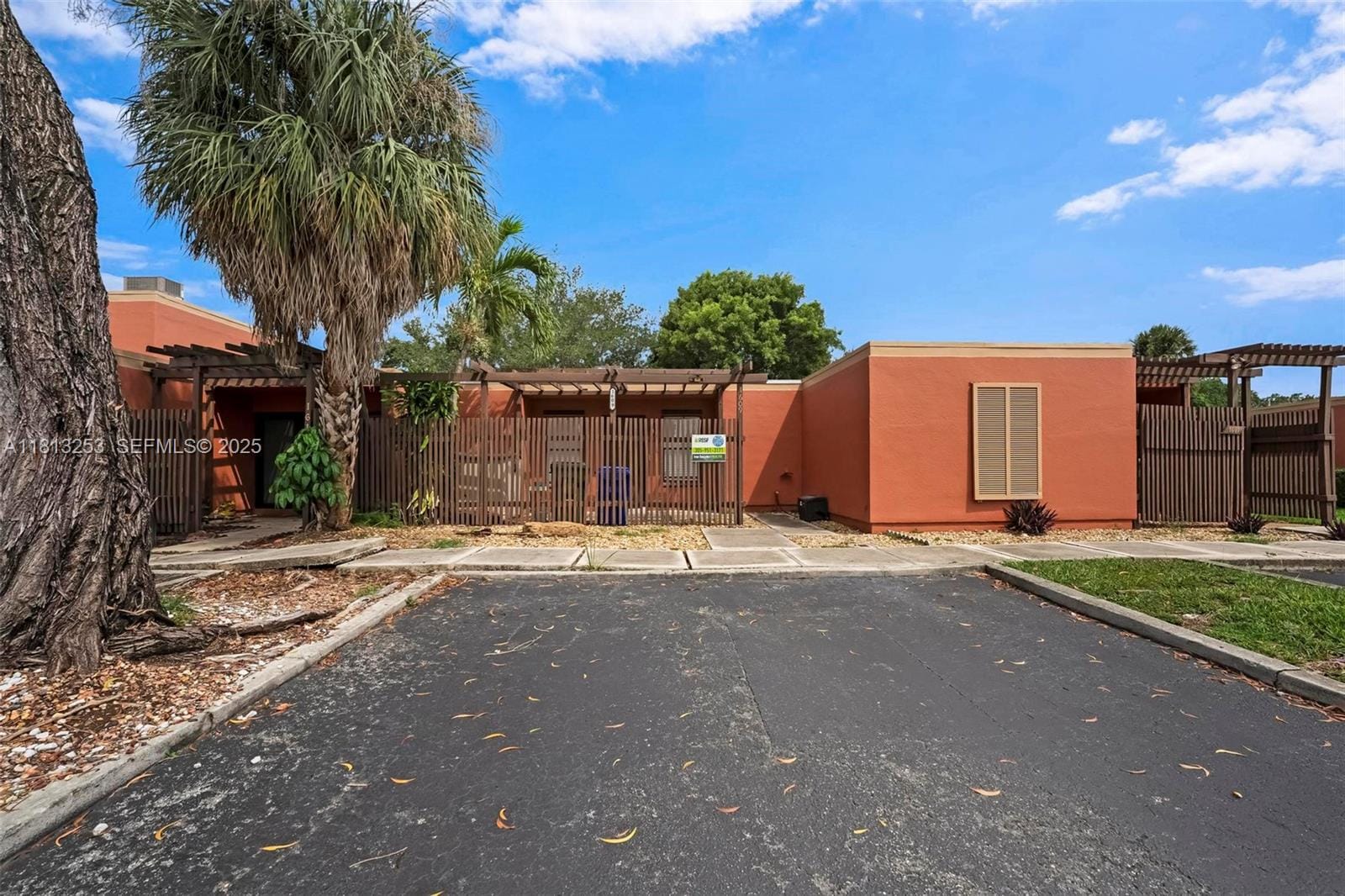 1609 Fairway Road, Pembroke Pines, FL 33026