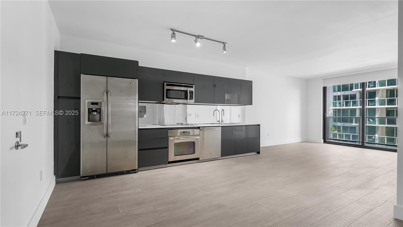 31 SE 6th Street 1806, Miami, FL 33131 photo 2