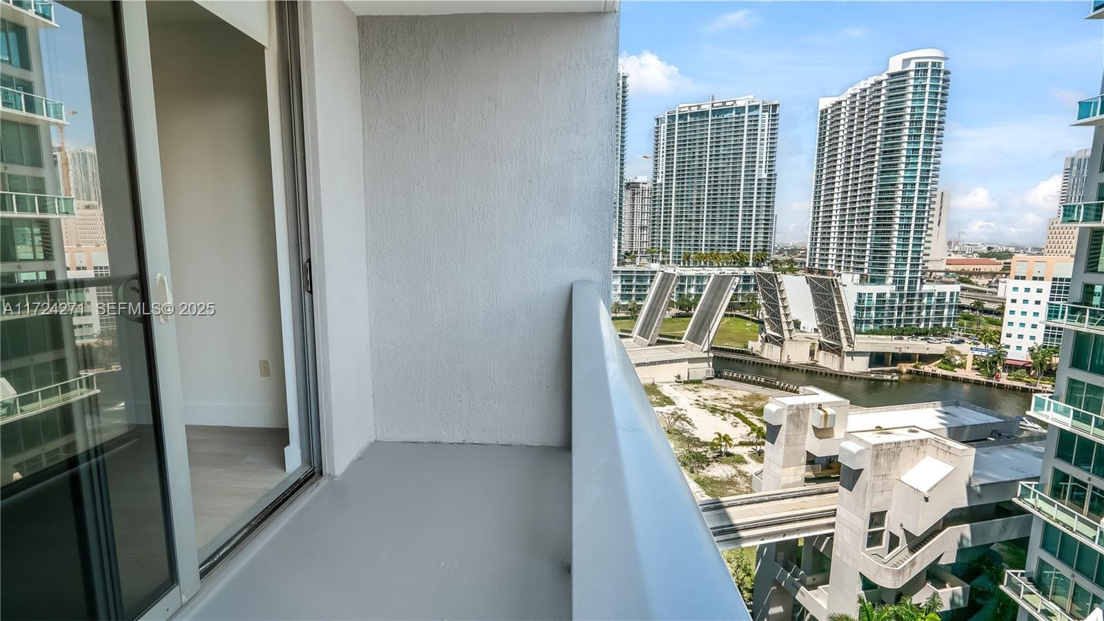 31 SE 6th Street 1806, Miami, FL 33131 photo 14
