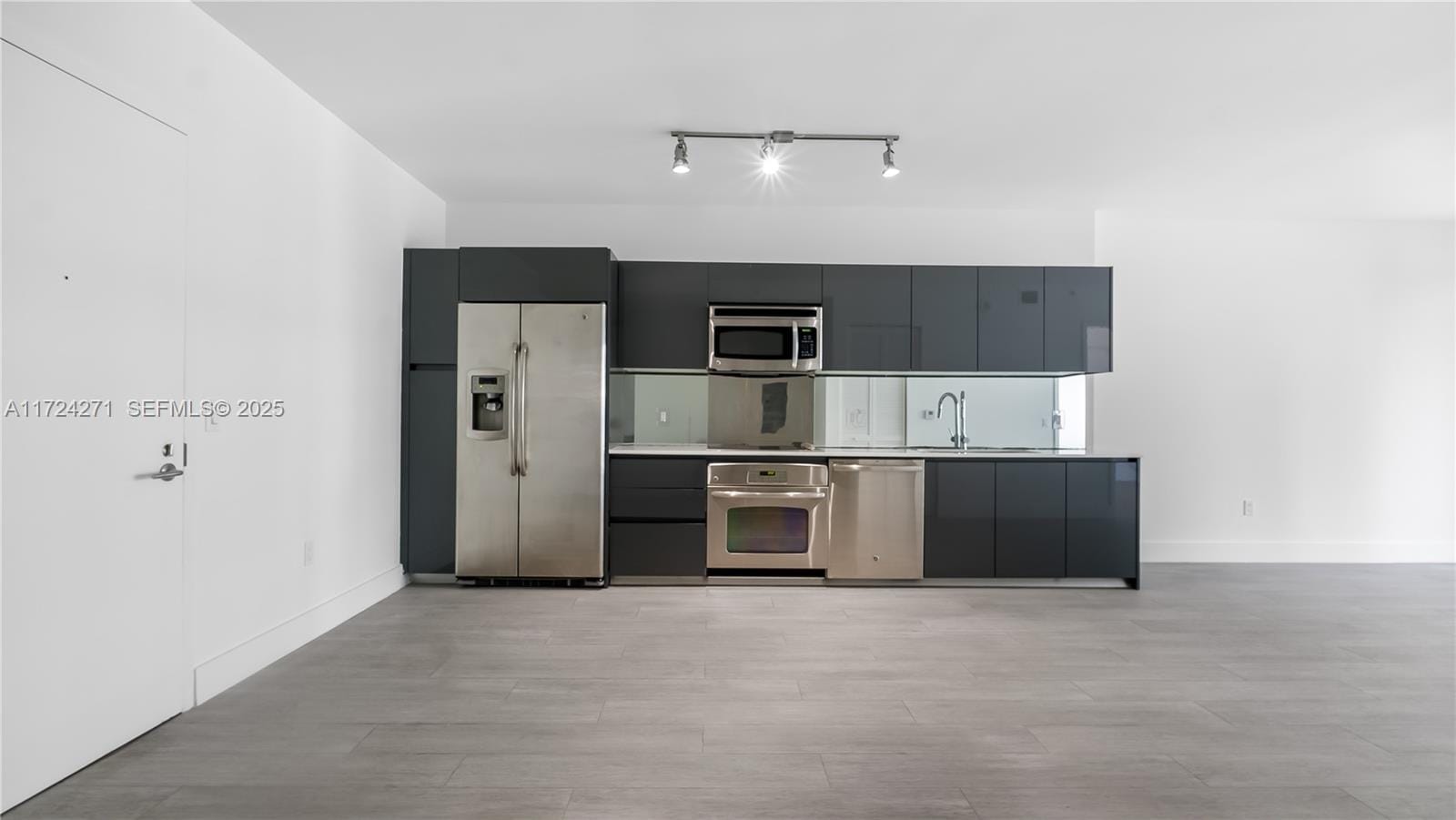 31 SE 6th Street 1806, Miami, FL 33131 photo 3