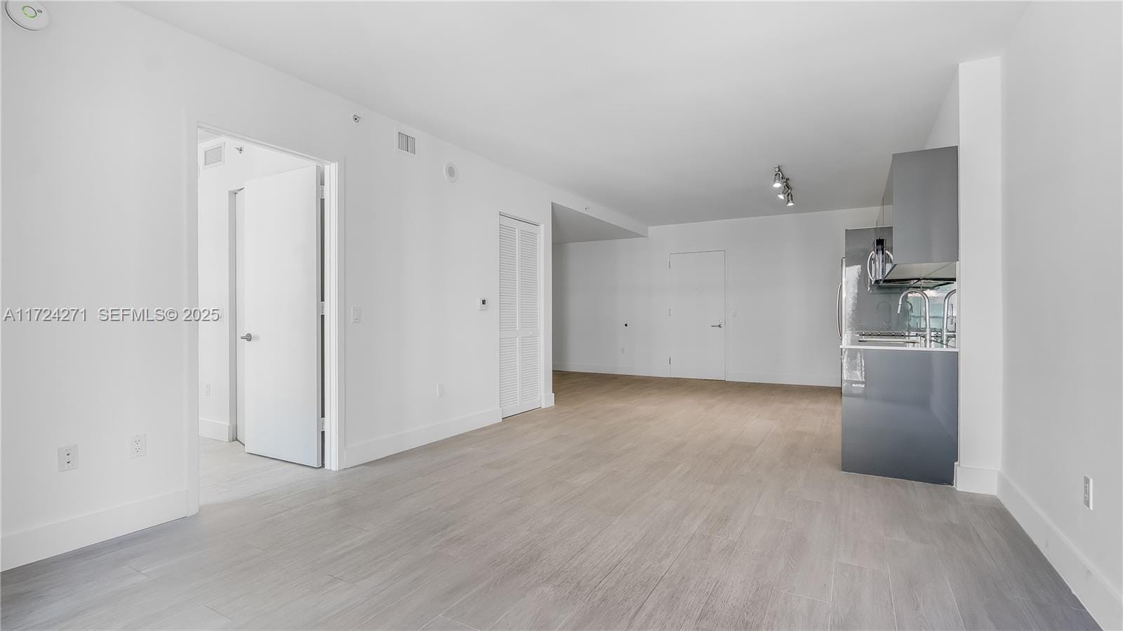 31 SE 6th Street 1806, Miami, FL 33131 photo 7