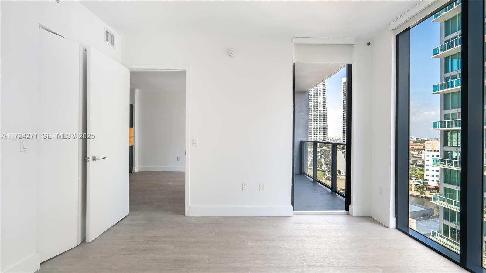 31 SE 6th Street 1806, Miami, FL 33131 photo 9