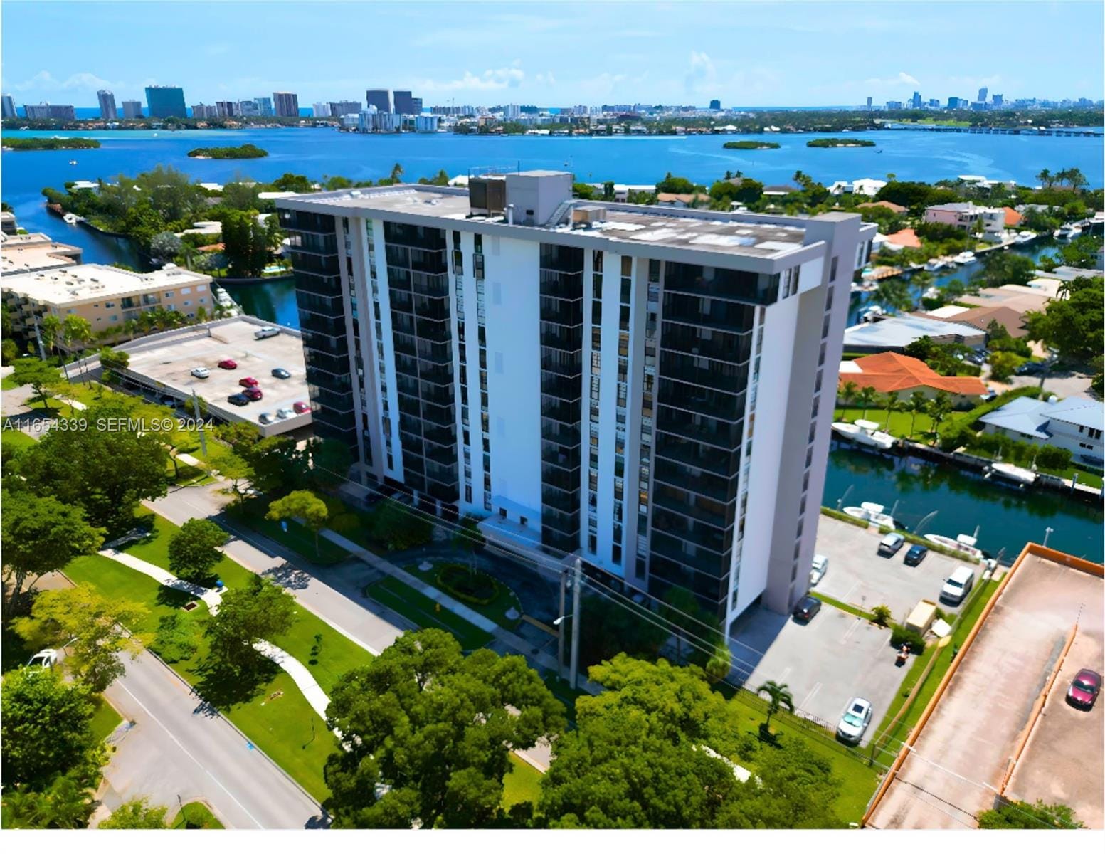 2500 NE 135th Street C301, North Miami, FL 33181 photo 2