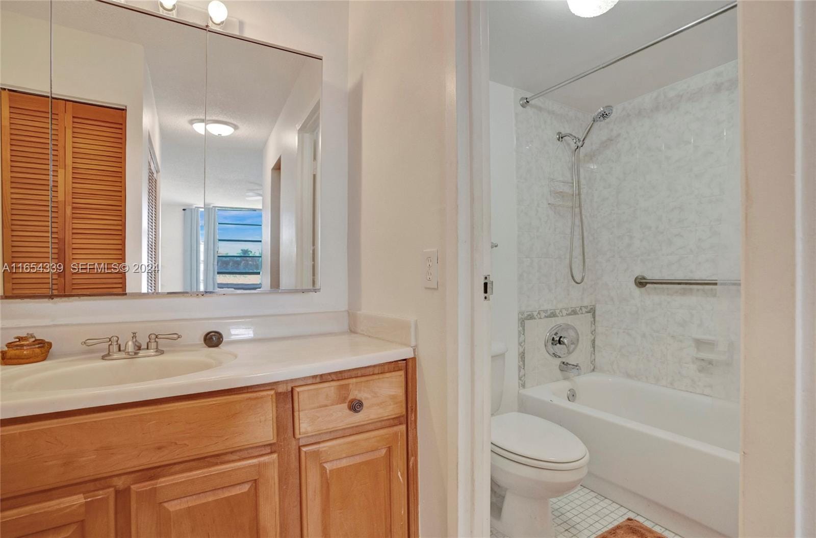 2500 NE 135th Street C301, North Miami, FL 33181 photo 17