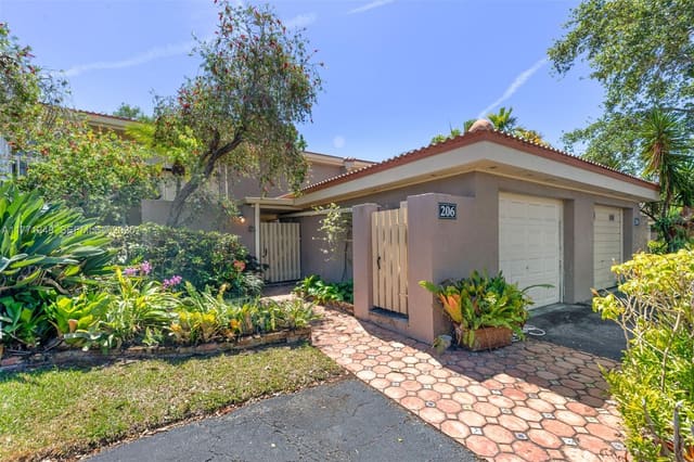 206 Andrews Road Street 18-78, Hollywood, FL 33021