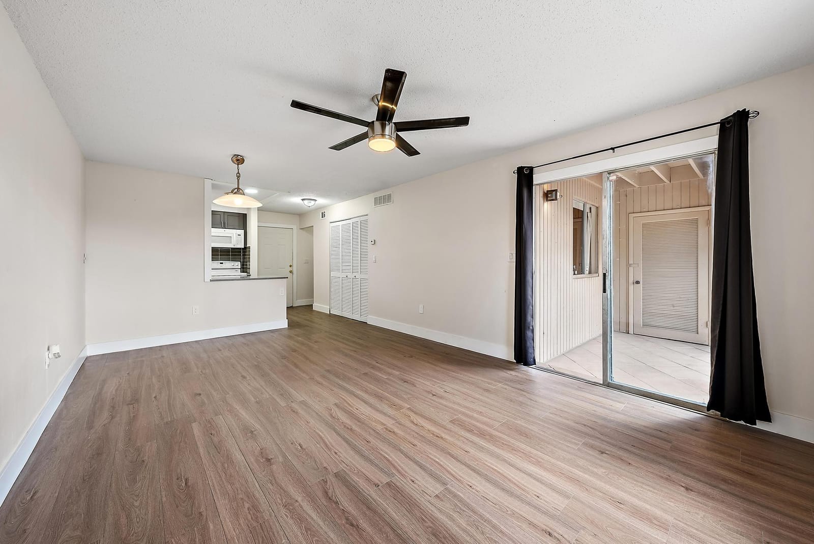 6120 NE Forest Hill Boulevard 103 — photo 7