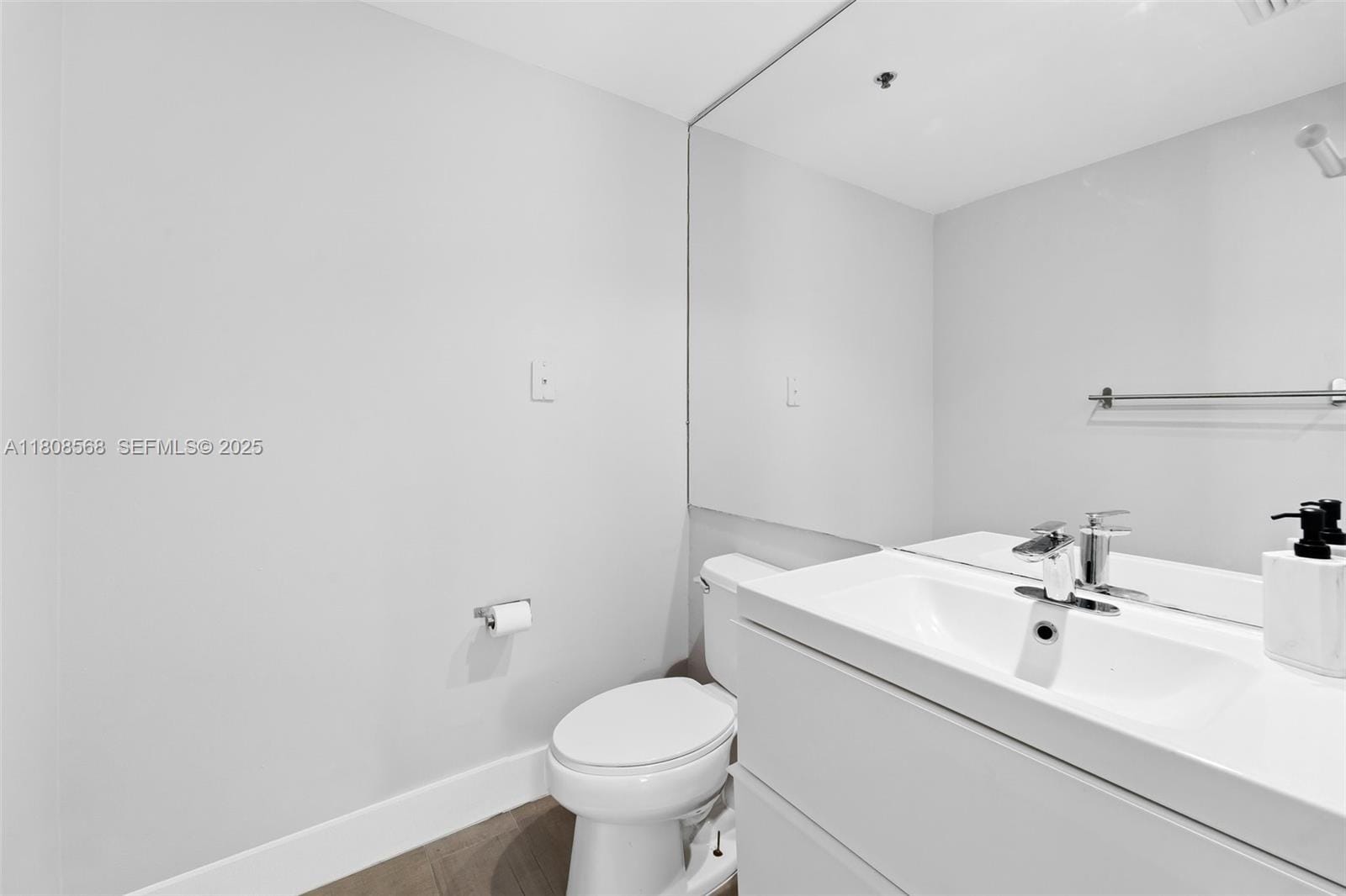 3245 NE 184th Street 13402 — photo 12