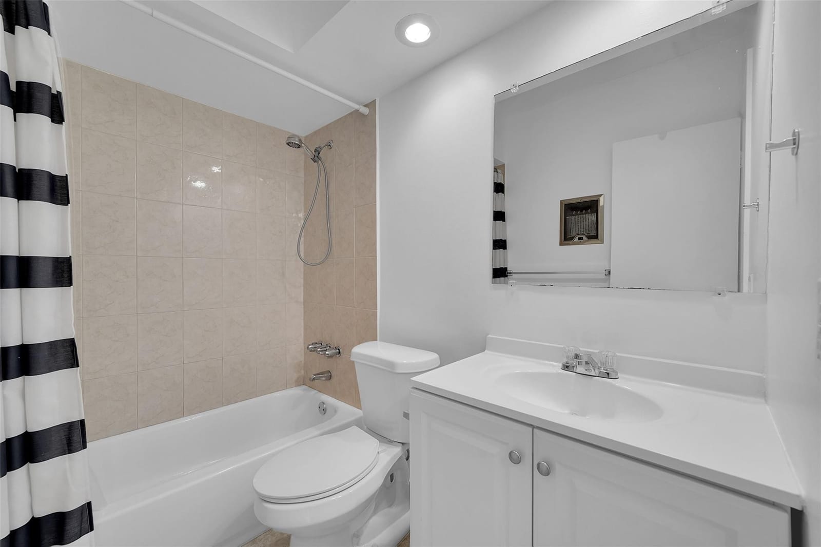 300 Golden Isles Drive 206 — photo 7