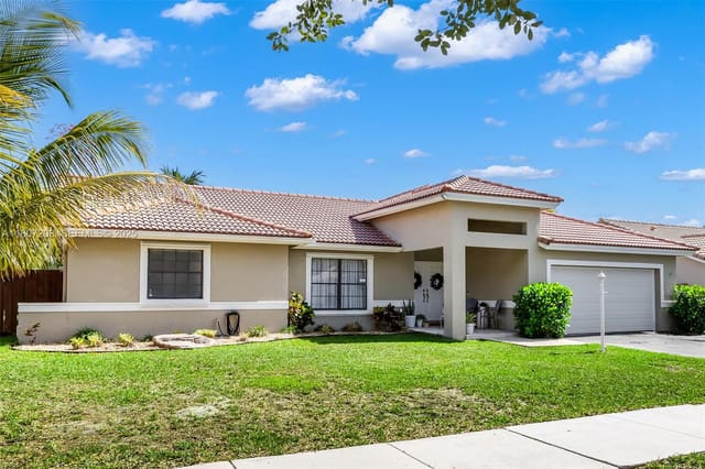 15828 S Ashby Field S Road, Davie, FL 33331
