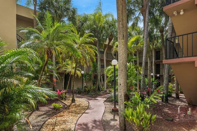 10835 SW 112th Avenue 314, sold in Gardens Of Kendall So Con, Miami, FL