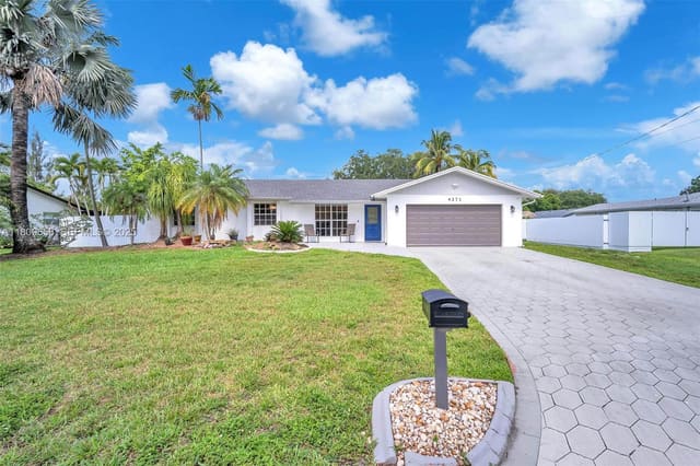 4271 SW 67th Terrace, Davie, FL 33314