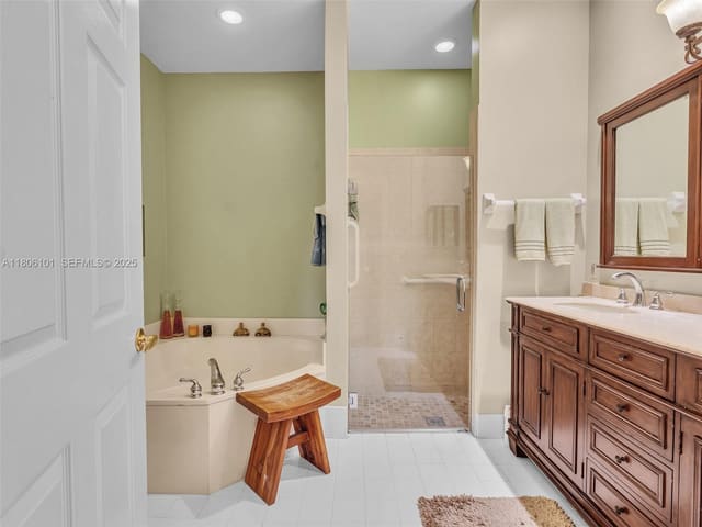 2530 E Aragon Boulevard 1, Sunrise, FL 33313