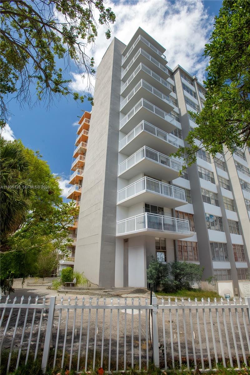 2025 NE 164th Street 301, North Miami Beach, FL 33162 photo 2