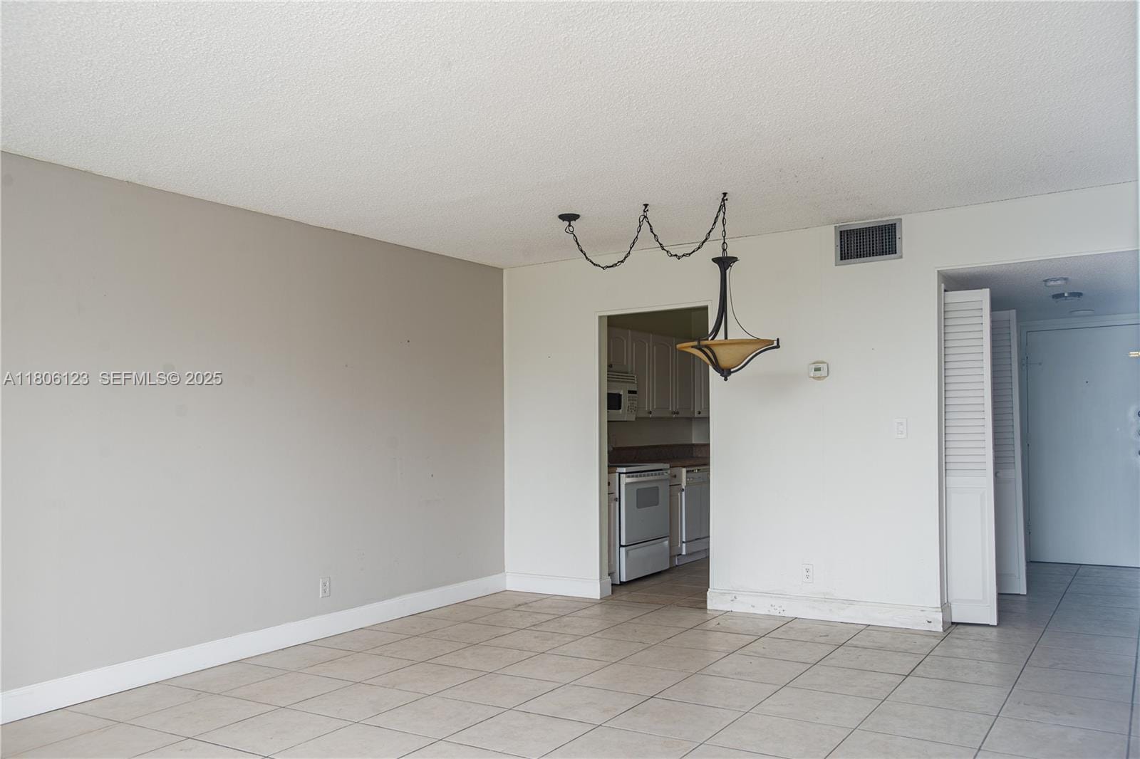 2025 NE 164th Street 301, North Miami Beach, FL 33162 photo 7