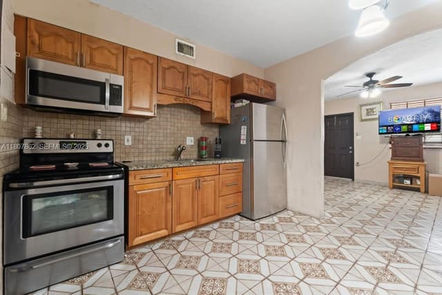 2655 NW 14th Avenue, sold in West End Park Amd Pl, Miami, FL