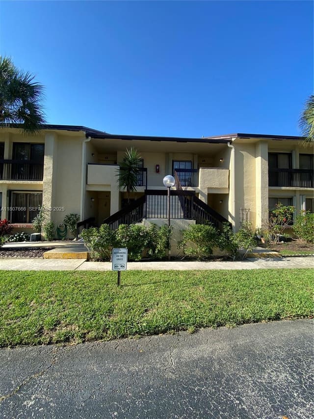 1945 SW 15th Street 61, sold in Meadowridge East Condo, Deerfield Beach, FL