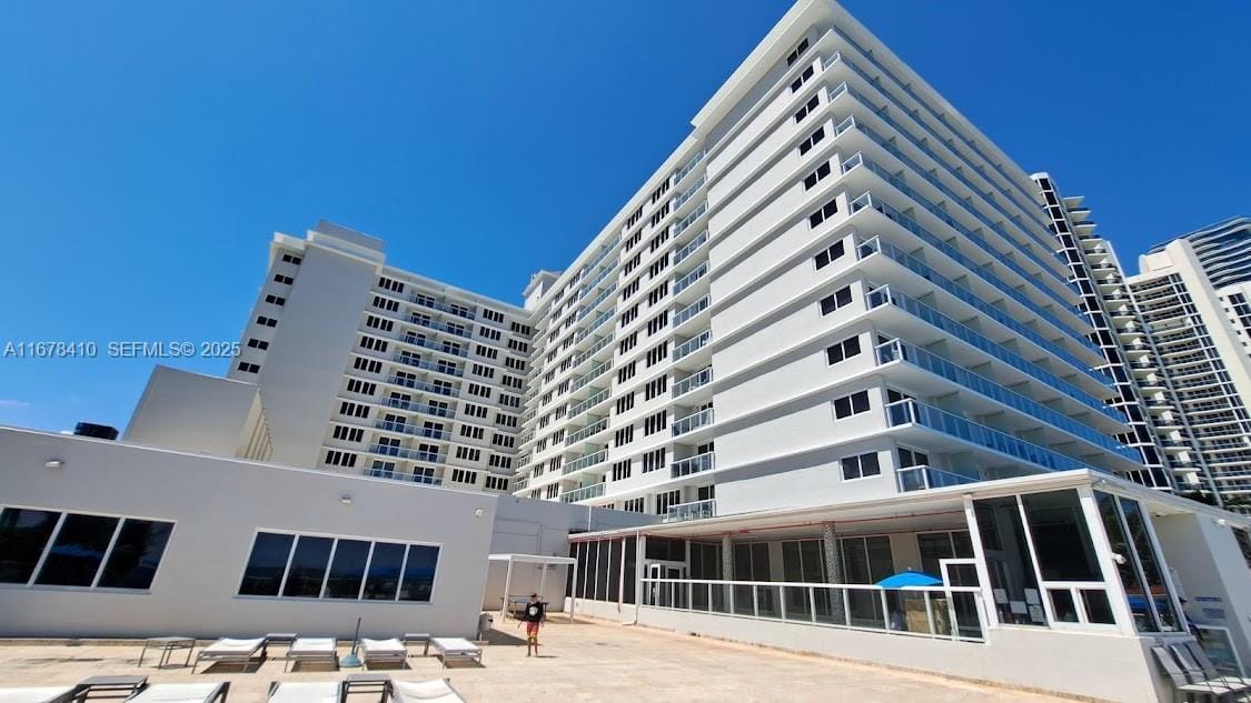 19201 Collins Avenue 747 — photo 5
