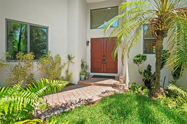 8205 SW 171st Terrace, sold in Groves At Old Cutler, Palmetto Bay, FL